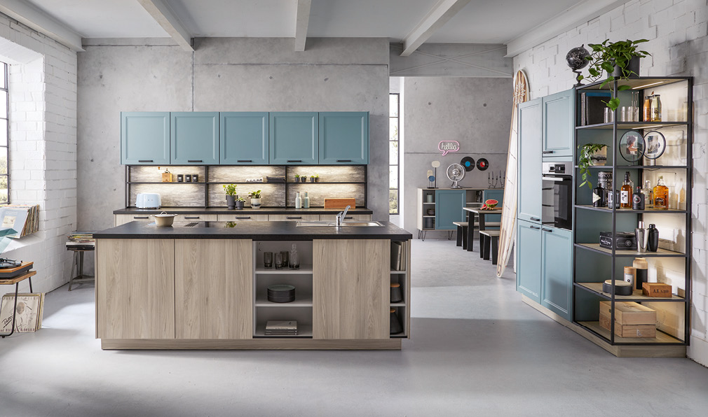 Blaue Seidenglanz-Lackfronten als Küchenfronten, machen Ihre Küche zu einem Highlight.