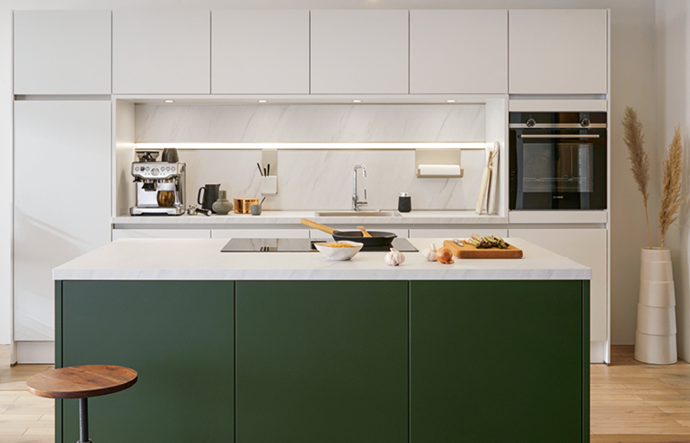Küche mit giftgrünen Küchenfronten